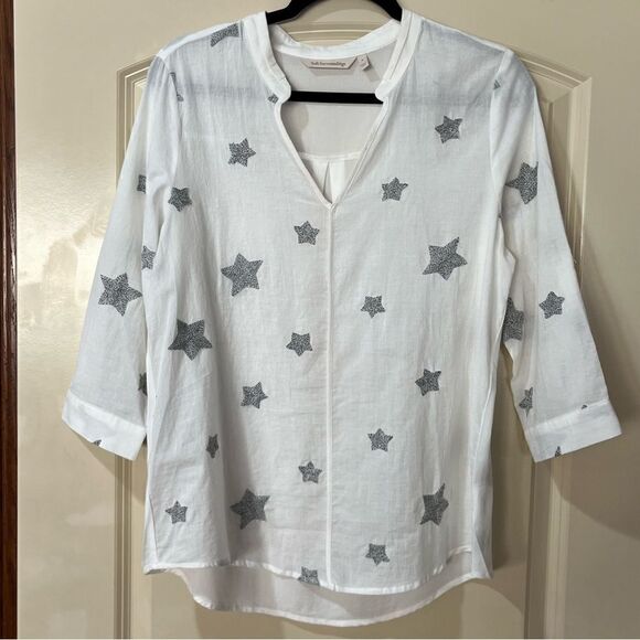 SOFT SURROUNDINGS Embroidered Stars V-Neck  Lightweight Top White Women’s Small - Picture 1 of 5